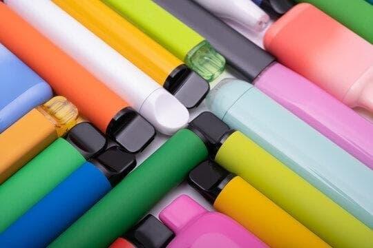 elektronická cigareta věkové omezení v Česku a jaká jsou pravidla nákupu a případné pokuty