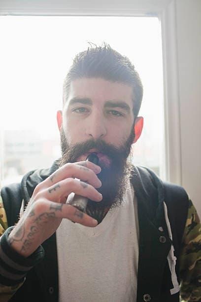 Jednoduchý a bezpečný návod jak doplnit elektronickou cigaretu krok za krokem a vyhnout se úniku liquidu