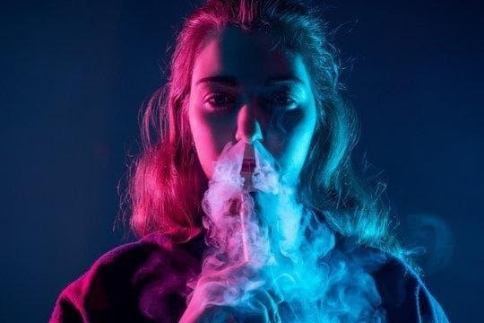 Jednorázová elektronická cigareta bez nikotinu aneb jak vybrat chutné bezpečné varianty pro začátečníky