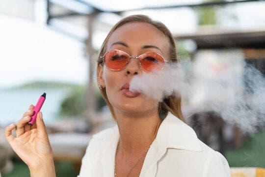 Jak vybrat baterie elektronická cigareta a prodloužit její životnost bezpečně a úsporně