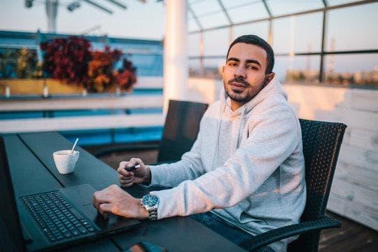 Praktické rady pro začátečníky jak kourit e cigaretu bezpečně a stylově