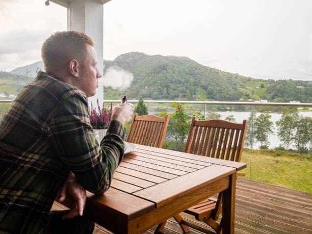 co je zdravější elektronická cigareta v praxi přehled vědeckých studií porovnání rizik a rady pro uživatele