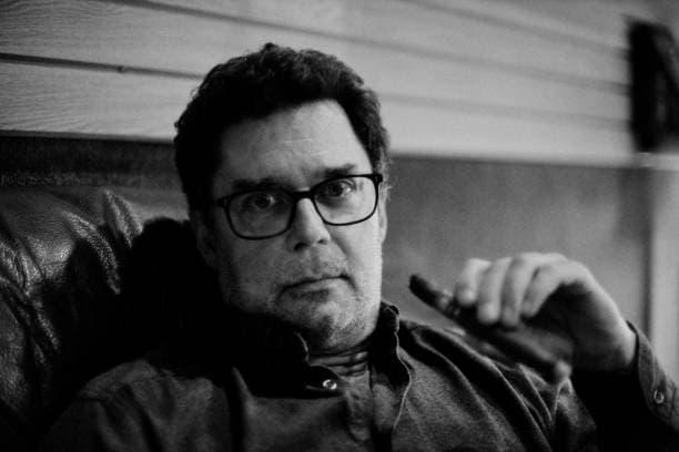 Praktické tipy kam dát elektronickou cigaretu v bytě, autě a na cestách