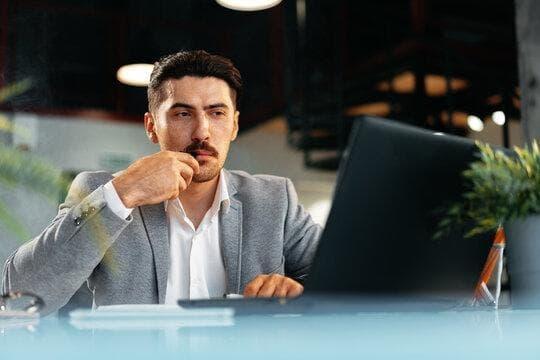 Praktický průvodce jak kourit e cigaretu bezpečně a bez zbytečných chyb